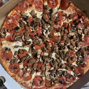 Large Pizza Pepperoni with Sausage and Mushrooms