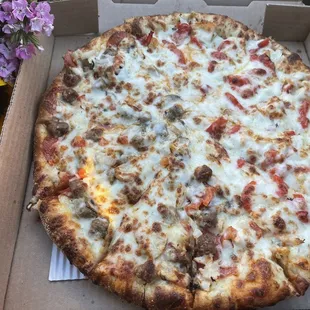 LEFT HALF: Italian Supreme Pizza RIGHT HALF: Chicken Tikka Pizza Medium Pizza