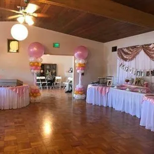 For decorations like this visit "Balloon Works By Mary R" on Facebook
