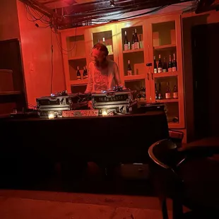 DJ