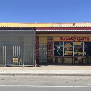 the outside of the restaurant