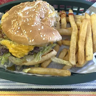 Lara green chili cheeseburger  Delicious