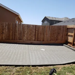 a backyard with a concrete patio
