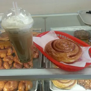Had  to come in for a cold Thai coffee boba and a HUGE cinnamon roll today. !!!Nothing better on a hot day like today!!!!