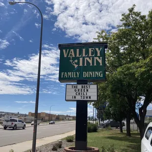 the sign for valley inn