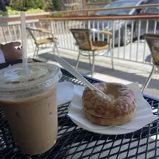 Iced vanilla latte and cheese bagel