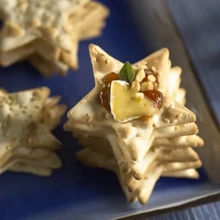 a plate of crackers