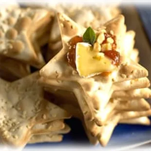 a plate of crackers
