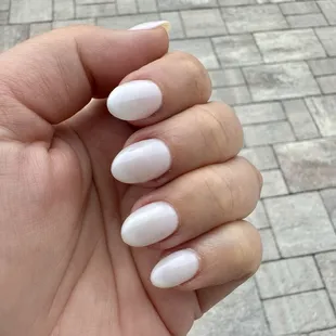 Acrylic over natural nail with gel polish. Color: funny bunny