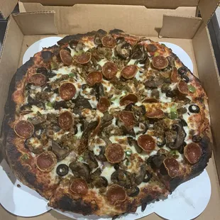 Deluxe wood fire pizza