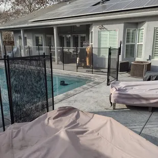 See how this opens up the small yard when you don't need a fence? Jump on in!