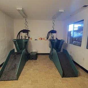 2 big wash tubs