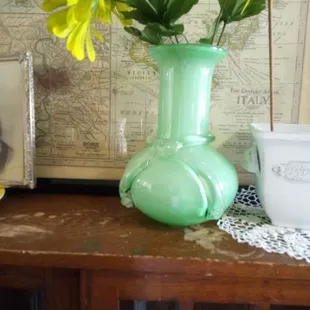 Beautiful glass with bow nice color  green