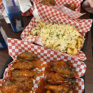 We got the Texas hot and sweet Georgia brown wings. The chicken Alfredo fries were a hit.