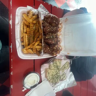 this is their spicy dry rub with Cajun fries and ranch and Parmesan bread