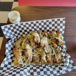 Best wings I have had in Phoenix. Made fresh to order. Amazing flavor. Great customer service.