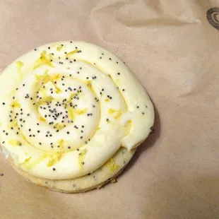 Lemon poppyseed cookie