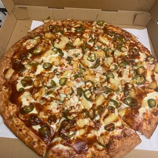 I ordered the XL 3 topping pizza (bbq chicken, jalapeños, and pineapple)