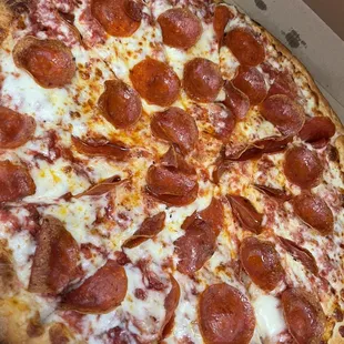 Large pepperoni pizza