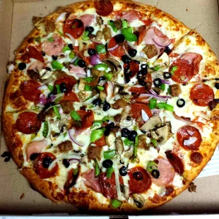 Deluxe eight topping pizza