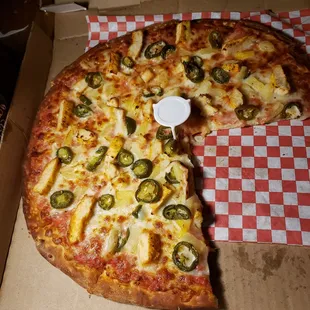 Pizza with chicken jalapenos and pineapple.
