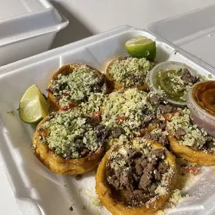 Sopes con Carne Asada