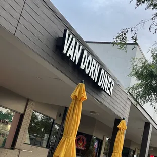 the outside of the restaurant