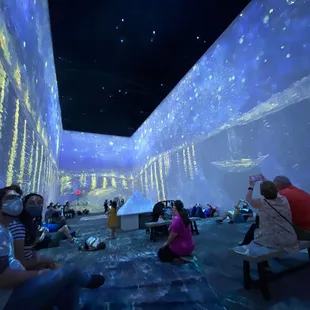 The room with the 30min loop.