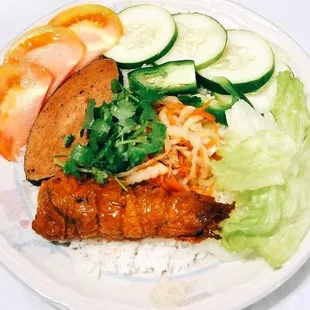 cơm cá/cơm gà
(vegan fish/chicken and rice)