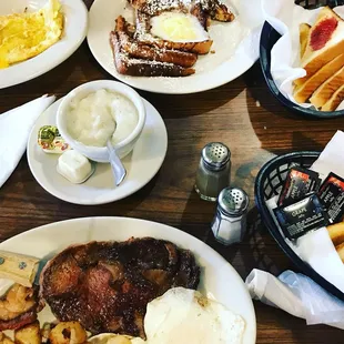 a variety of breakfast foods