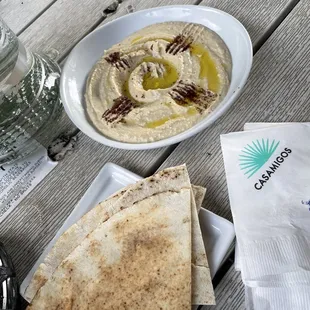 Pita+hummus