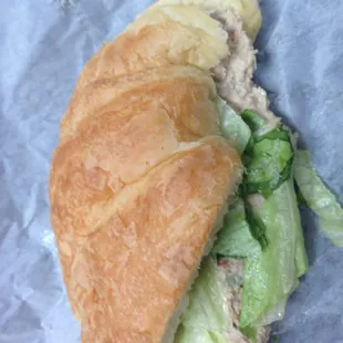 Spicy tuna sandwich made with homemade mayo!