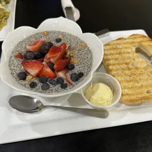 Coconut Chia Bowl Breakfast