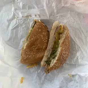 The bun doesn&apos;t do the aesthetics justice, but it&apos;s way tasty! It&apos;s tightly packed with flavaaaa