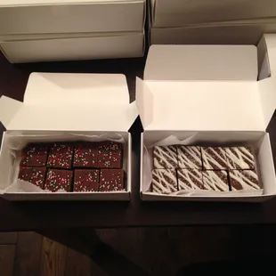 Christmas fudge in Vanilla Bean's foldable treat boxes.