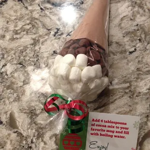 Hot chocolate gift using Vanilla Bean's cellophane bags.