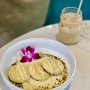 Syrniki with vanilla cream