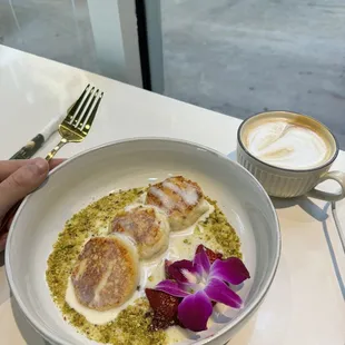 Syrniki with vanilla signature crème