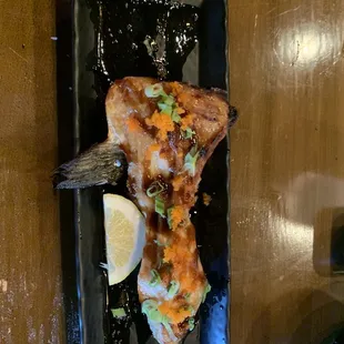 Salmon collar w/ massago and green onion