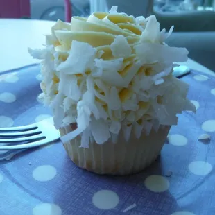 Mango Passion fruit with coconut flakes