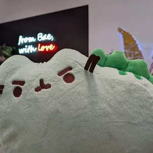 Pusheenosaurus at Vanitea Cafe