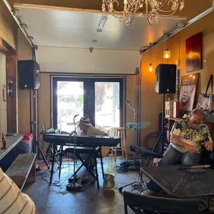 Beating the heat at Vannatta Wine, Sheldon, CA, July 16, 2023