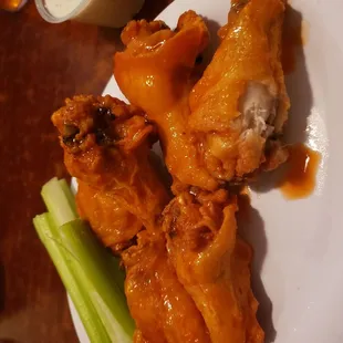 chicken wings and celery