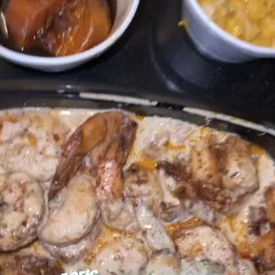Blackened shrimp( grilled shrimp in Alfredo sauce) they give you a lot! And old sweet potatoes sitting in black syrup.
