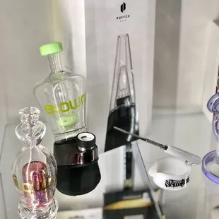 Vaporize your concentrates or Dry Herbs with a portable and hand held vaporizer