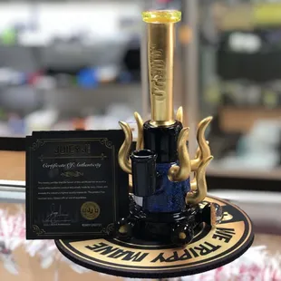 Looking for an exclusive 24k gold plated Juicy Jay water pipe? Or how about something simple? We've got it all!