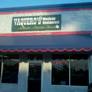 See what I mean about looking kinda like a postal service center?