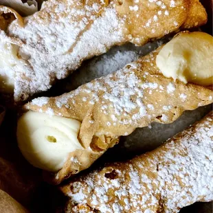 Chocolate chip ricotta &amp; banana cream cannolis