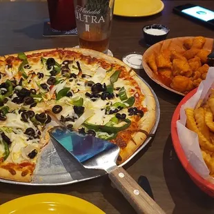 Pizza &amp; Boneless Wings