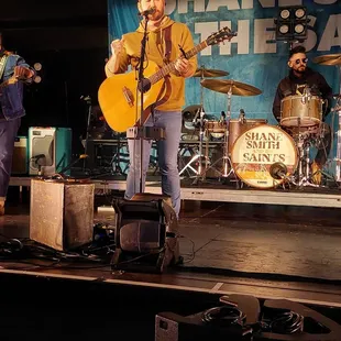 Sound check 2 songs with VIP.